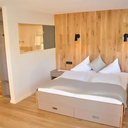 ザウアーランダー ホフ ホテル ハレンベルク