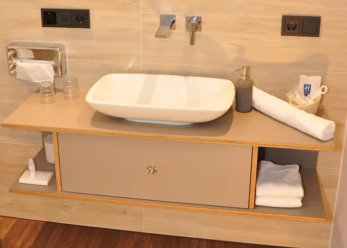 索尔兰德尔豪夫酒店 哈伦贝格